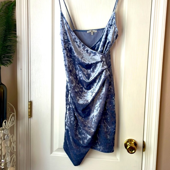 Dresses & Skirts - EUC Crushed Velvet Dress